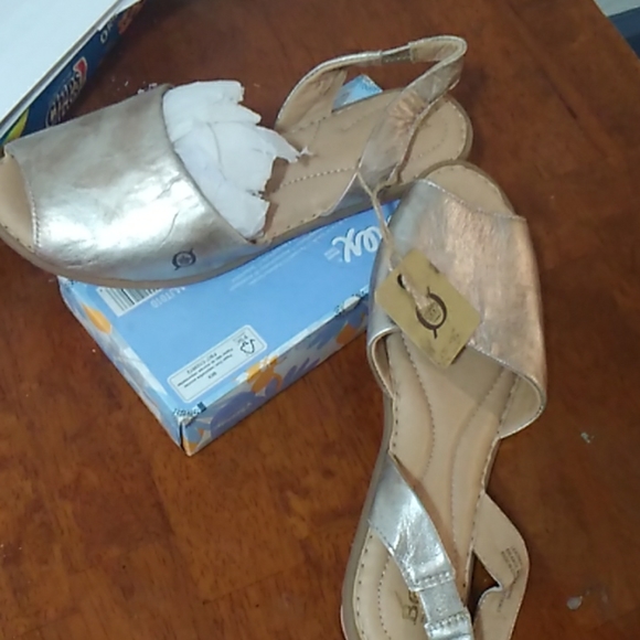 Flats - Picture 1 of 2